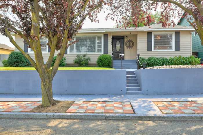 photo 2: 1312 E 11TH ST, The Dalles OR 97058