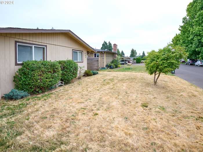 photo 2: 522 NE 16TH AVE, Canby OR 97013