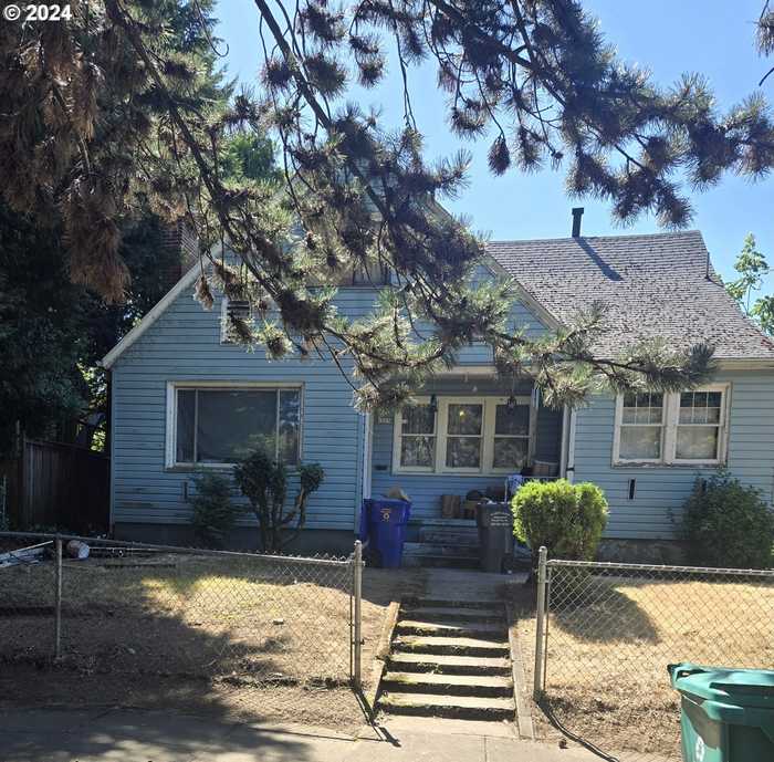 photo 1: 6205 NE GARFIELD AVE, Portland OR 97211