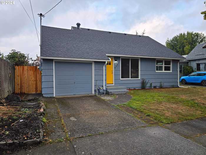 photo 2: 8527 N TYLER AVE, Portland OR 97203