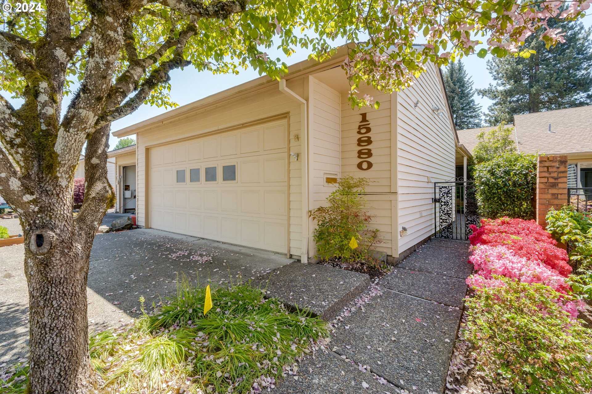 photo 1: 15880 SW GREENS WAY, Tigard OR 97224