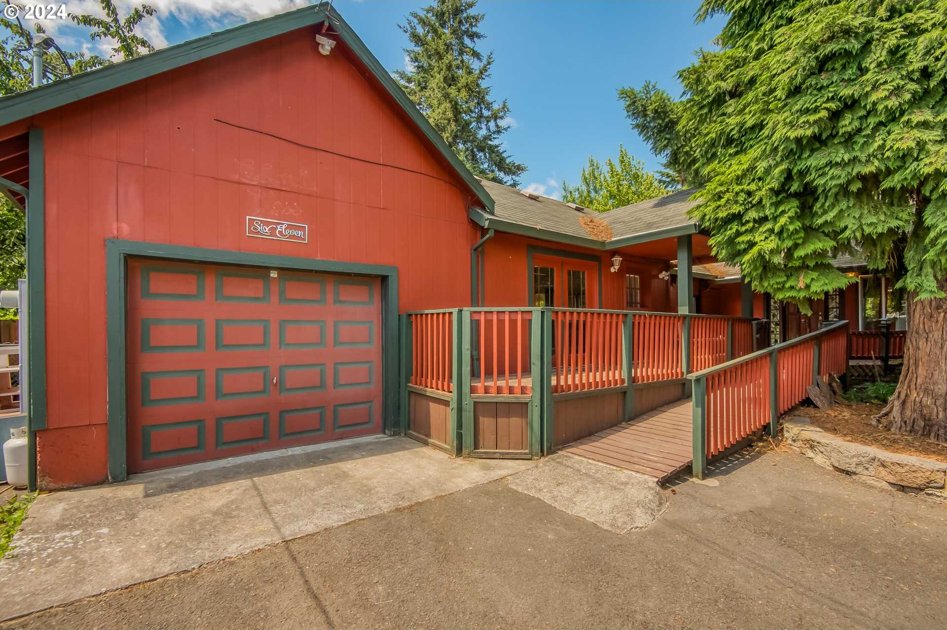 photo 1: 611 NE 157TH AVE, Portland OR 97230