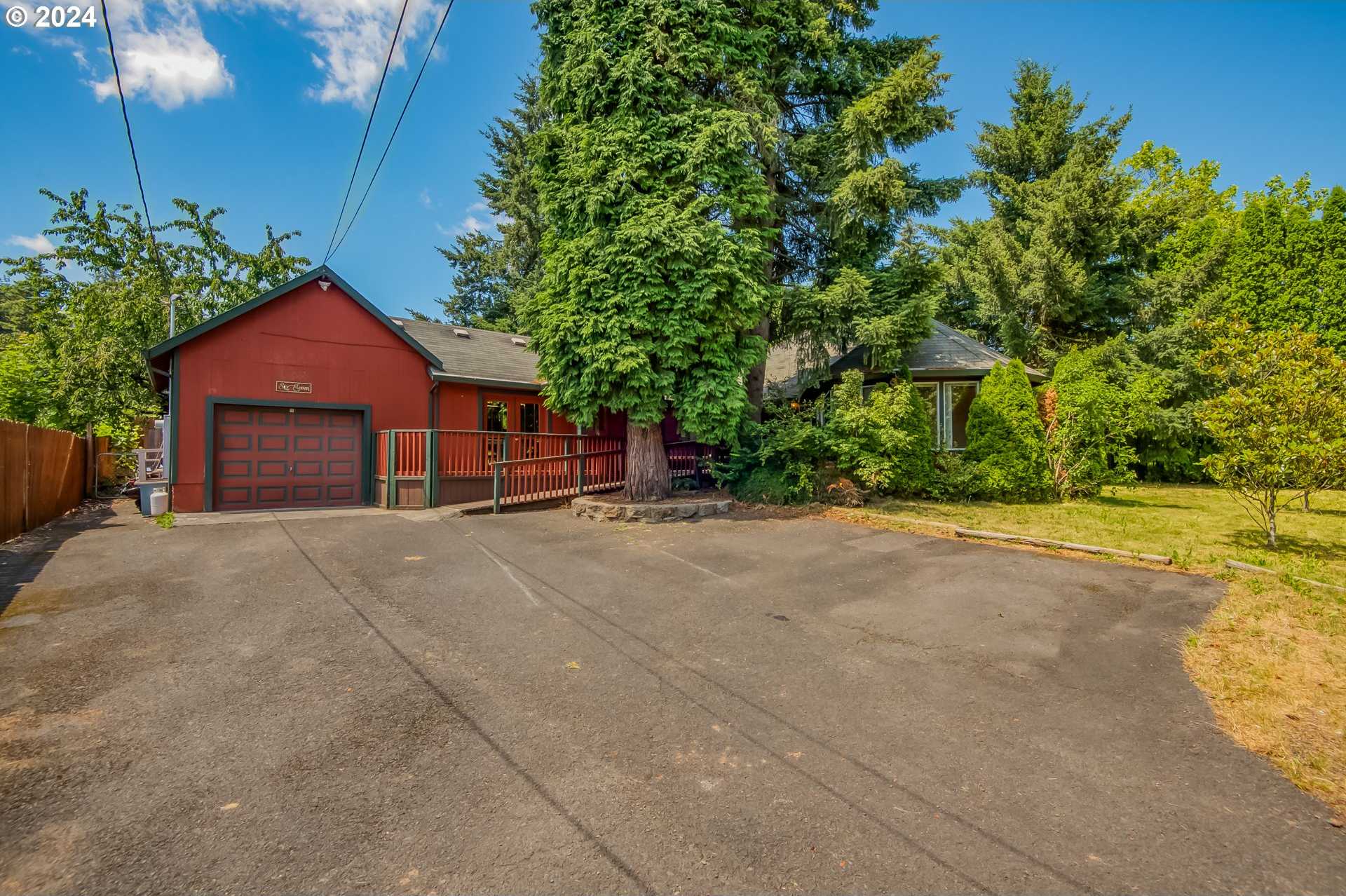 photo 2: 611 NE 157TH AVE, Portland OR 97230