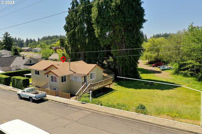 photo 2: 205 S 18TH ST, St Helens OR 97051