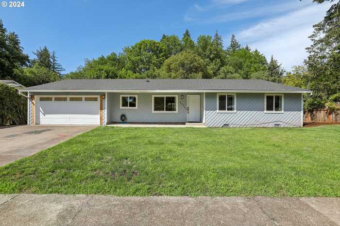 photo 1: 553 NE BUENA VISTA ST, Hillsboro OR 97124