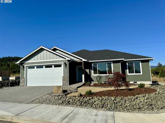 photo 2: 101 COLES VALLEY ST, Sutherlin OR 97479