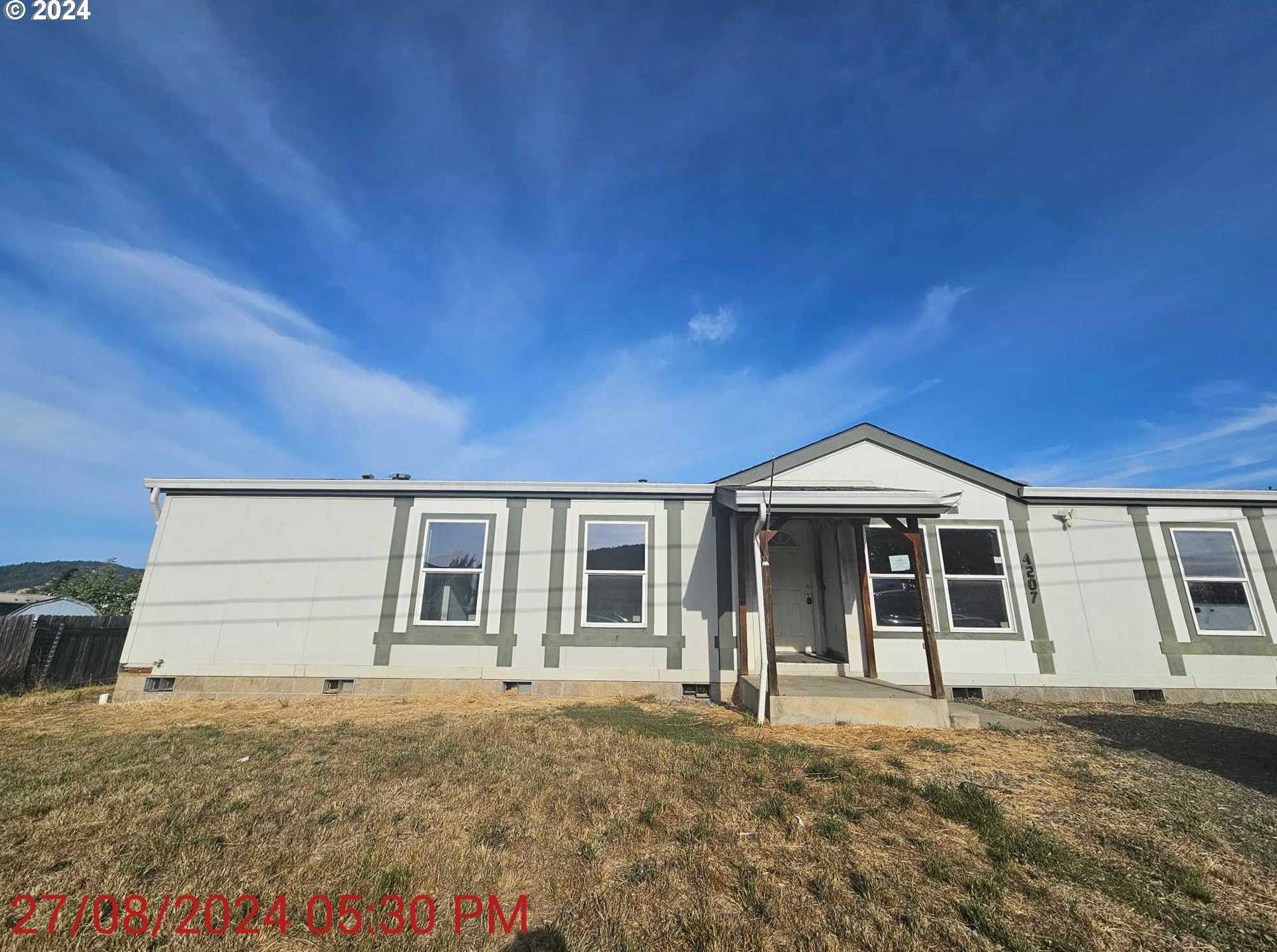 photo 1: 4207 HANNA ST, Roseburg OR 97471