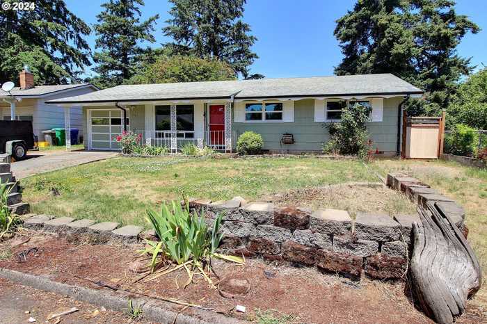 photo 1: 13611 SE LINCOLN CT, Portland OR 97233