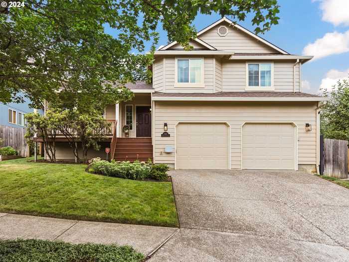 photo 1: 981 SE DIX CT, Troutdale OR 97060