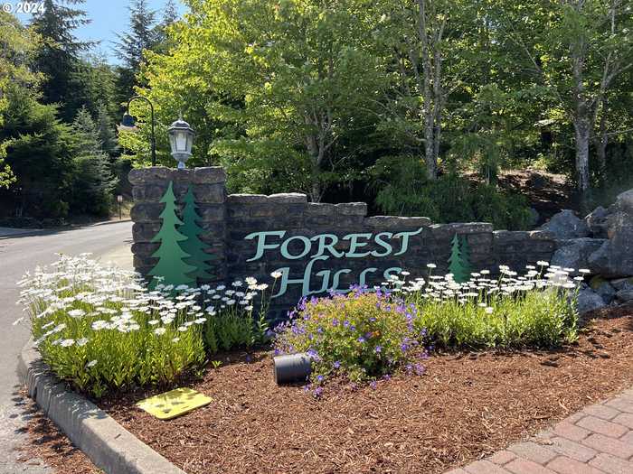 photo 2: 2237 FOREST HILLS DR Unit 11, Coos Bay OR 97420