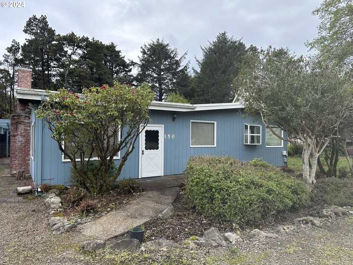 photo 2: 150 LINCOLNSHIRE ST, Depoe Bay OR 97341