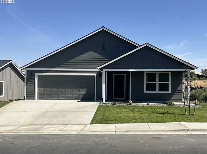 photo 1: 1241 SE 9th ST Unit Lot #8, Hermiston OR 97838