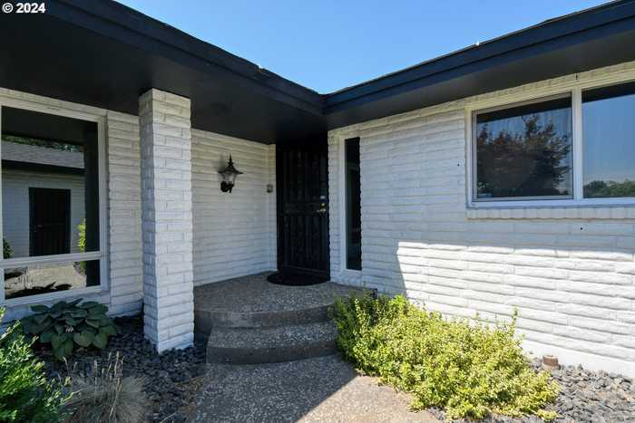 photo 2: 29495 KNIGHT RD, Hermiston OR 97838