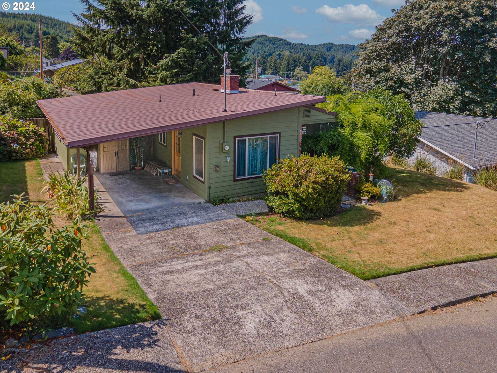 photo 1: 886 S HILL DR, Reedsport OR 97467