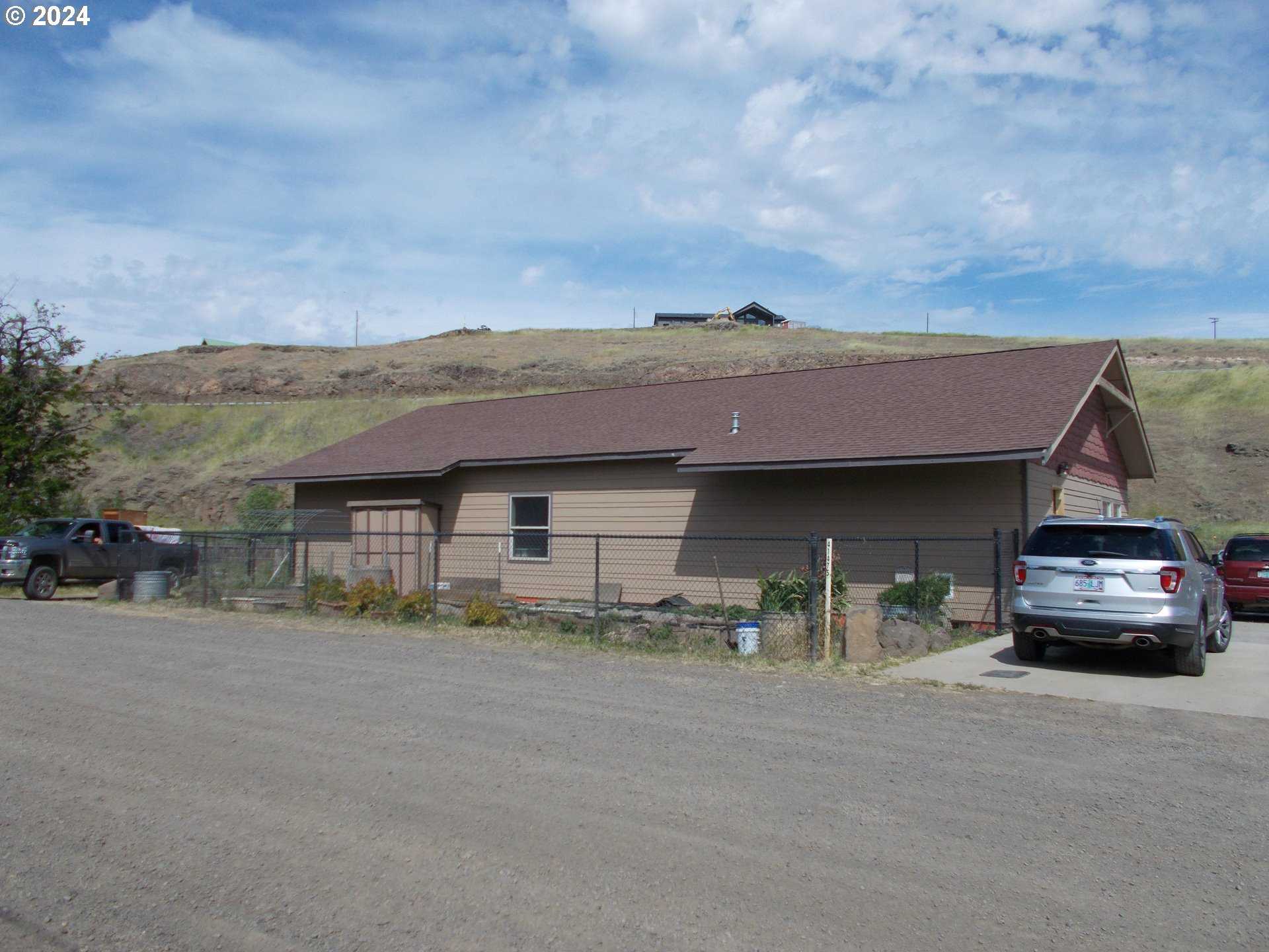 photo 2: 41475 BIRCH CREEK RD, Pendleton OR 97801