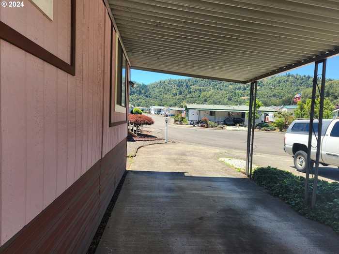 photo 2: 825 SHADOW RANCH LN, Roseburg OR 97470