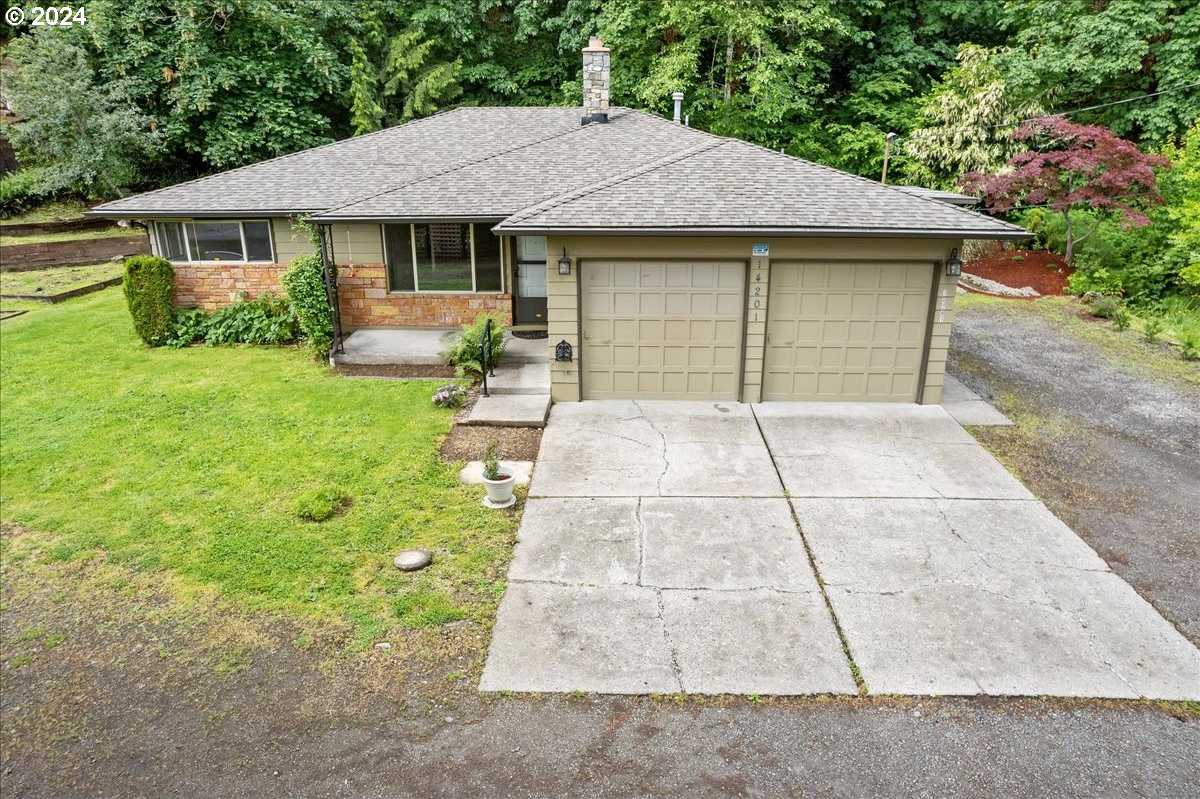 photo 2: 14201 SE UPPER ALDERCREST DR, Milwaukie OR 97267