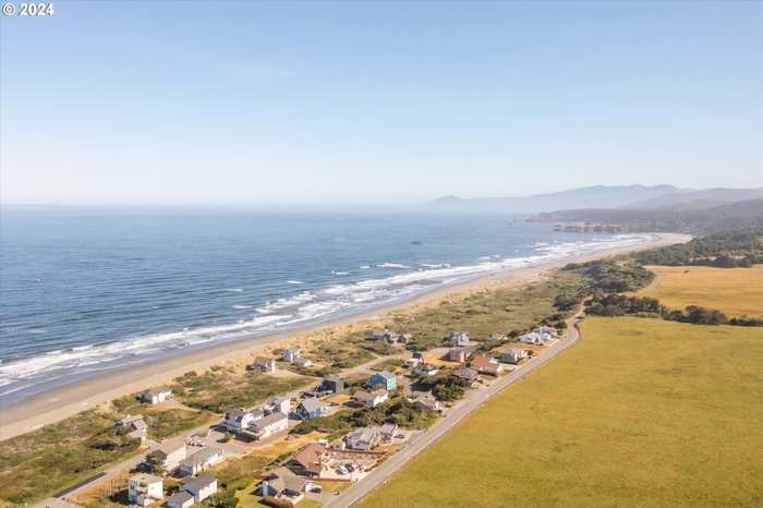 photo 5: Pebble PL Unit 5900, Gold Beach OR 97444