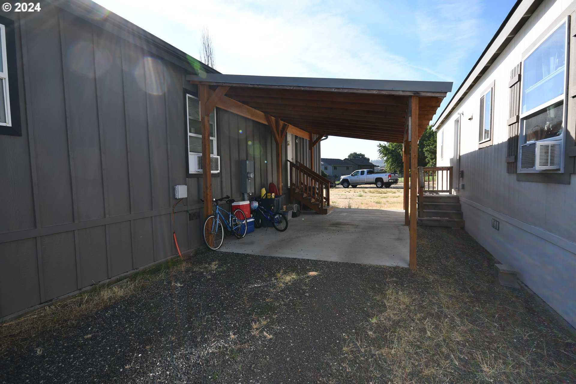 photo 2: 3319 W 10TH ST Unit 17, The Dalles OR 97058