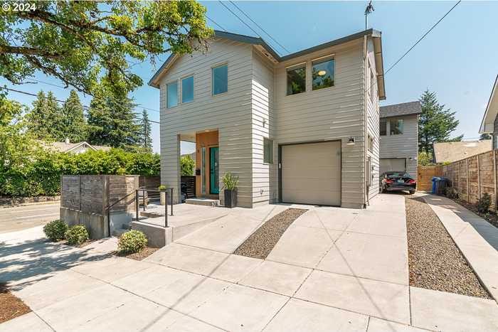 photo 1: 8 SE 71ST AVE, Portland OR 97215