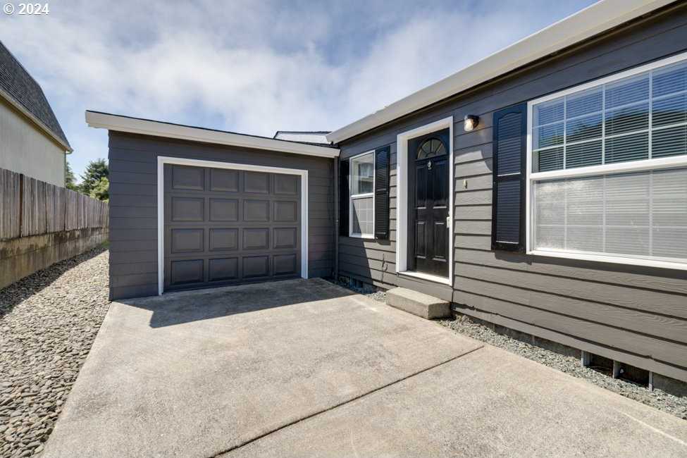 photo 2: 1021 NE 13TH AVE, Rockaway Beach OR 97136