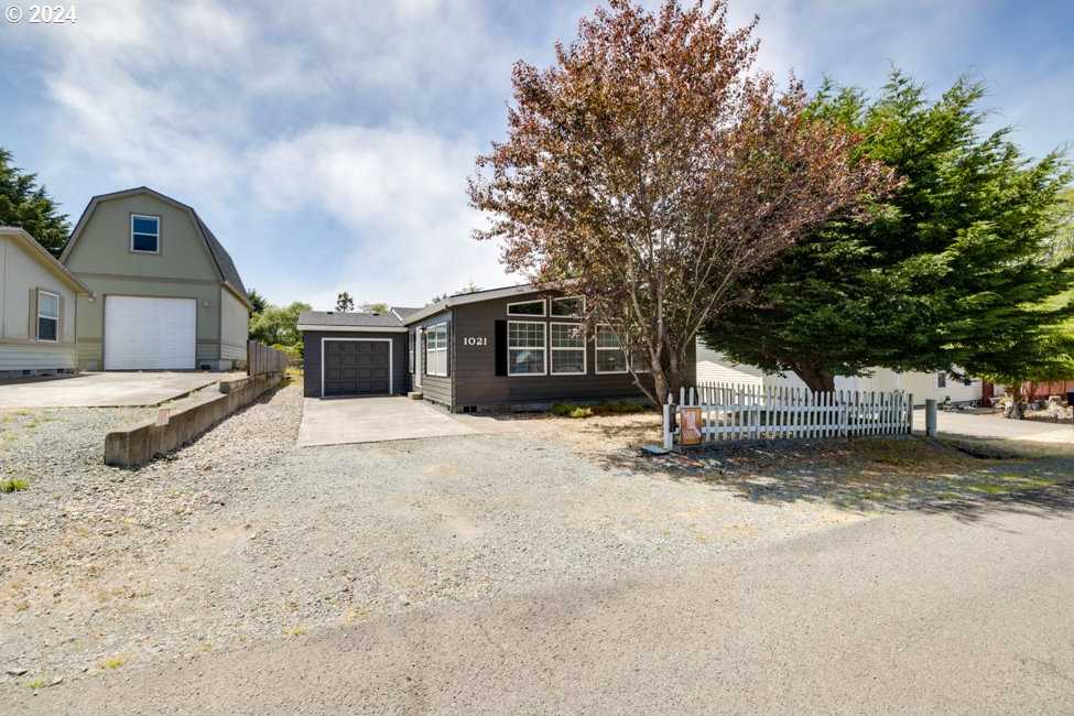 photo 3: 1021 NE 13TH AVE, Rockaway Beach OR 97136