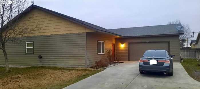 photo 1: 922 SW 14TH PL, Hermiston OR 97838