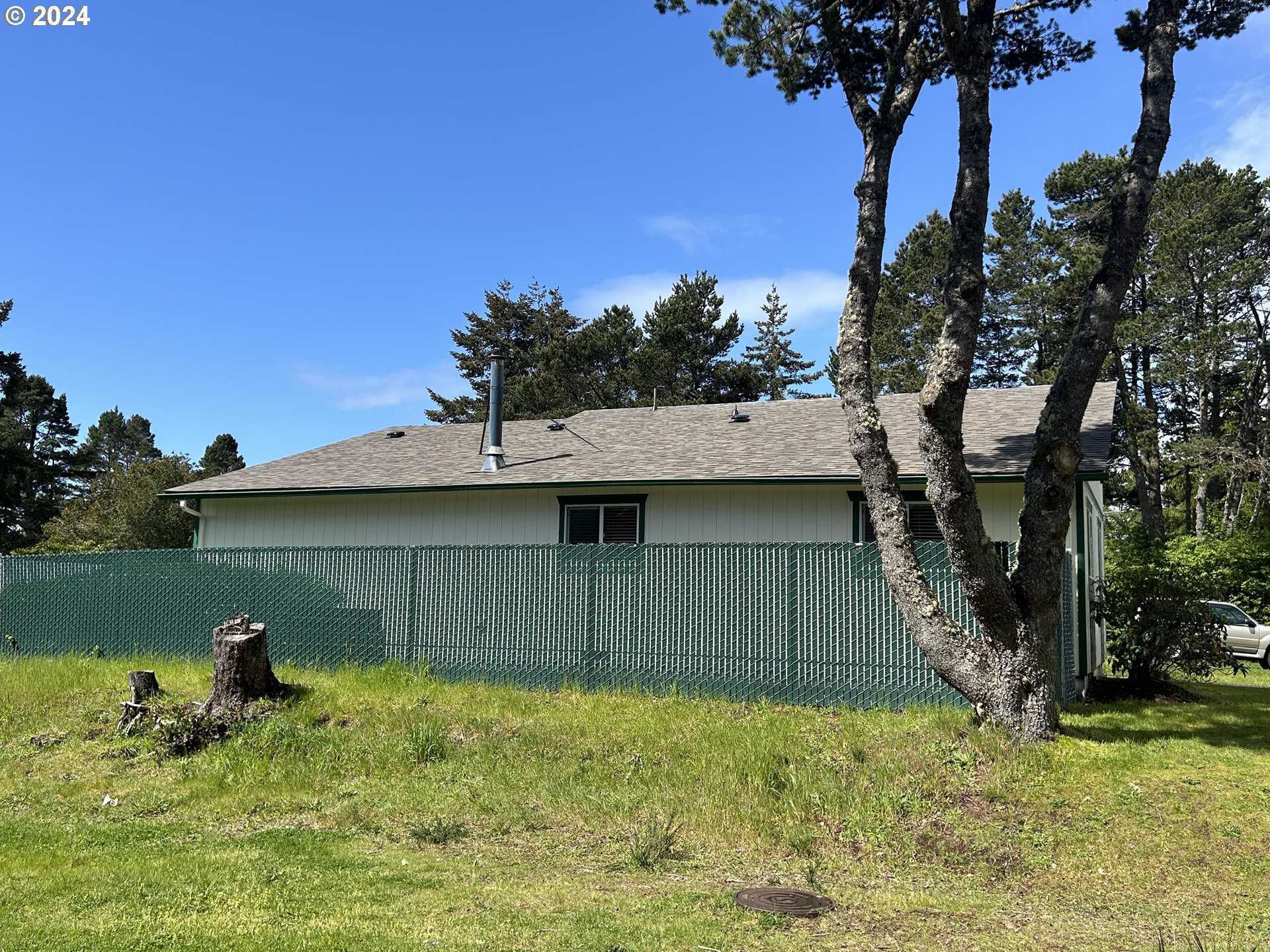 photo 3: 1684 29TH ST, Florence OR 97439