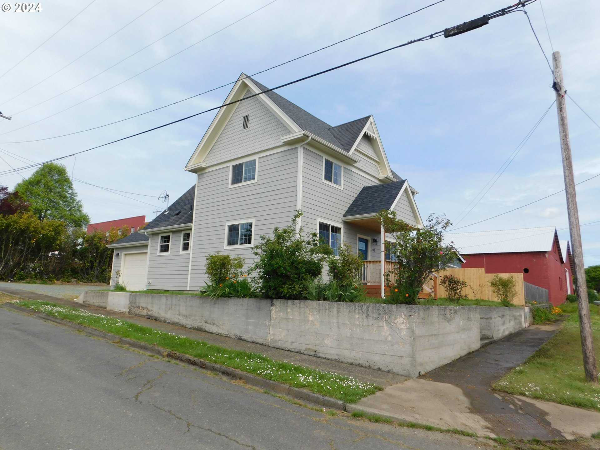 photo 1: 205 Maple ST, Myrtle Point OR 97458