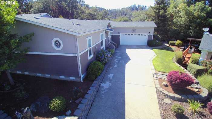 photo 1: 405 KNOLL TERRACE DR, Canyonville OR 97417