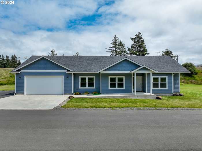 photo 1: 89354 ARROWHEAD RD, Warrenton OR 97146