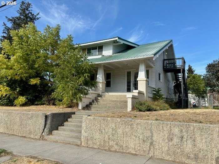 photo 1: 815 NW BAILEY AVE, Pendleton OR 97801