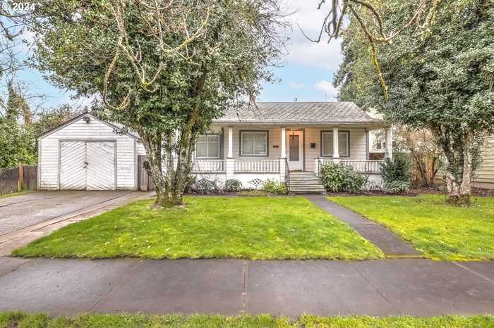 photo 2: 844 SE CEDAR ST, Hillsboro OR 97123