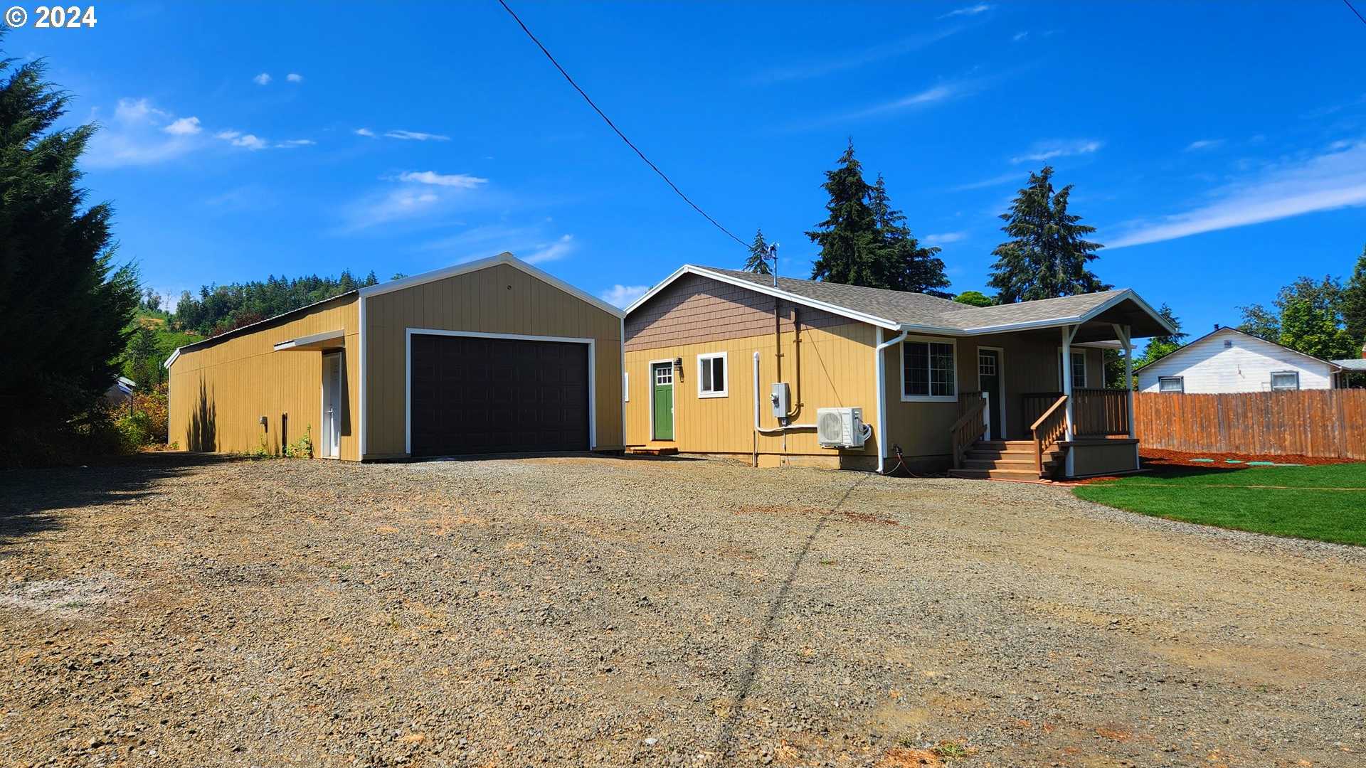 photo 3: 6405 NONPAREIL RD, Sutherlin OR 97479