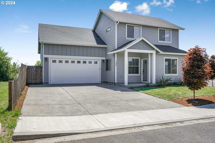 photo 1: 1802 CENTENNIAL DR, Woodburn OR 97071