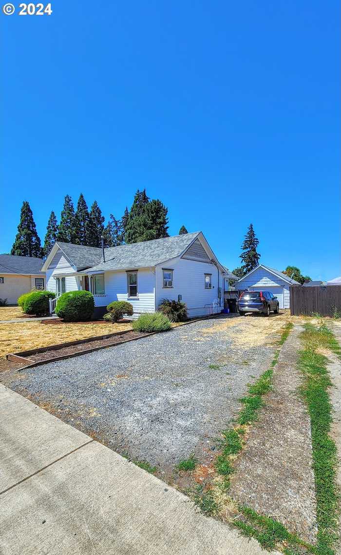 photo 2: 224 S MOLALLA AVE, Molalla OR 97038