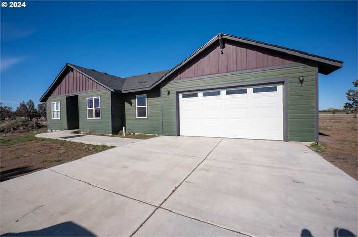 photo 1: 23775 DODDS RD, Bend OR 97701