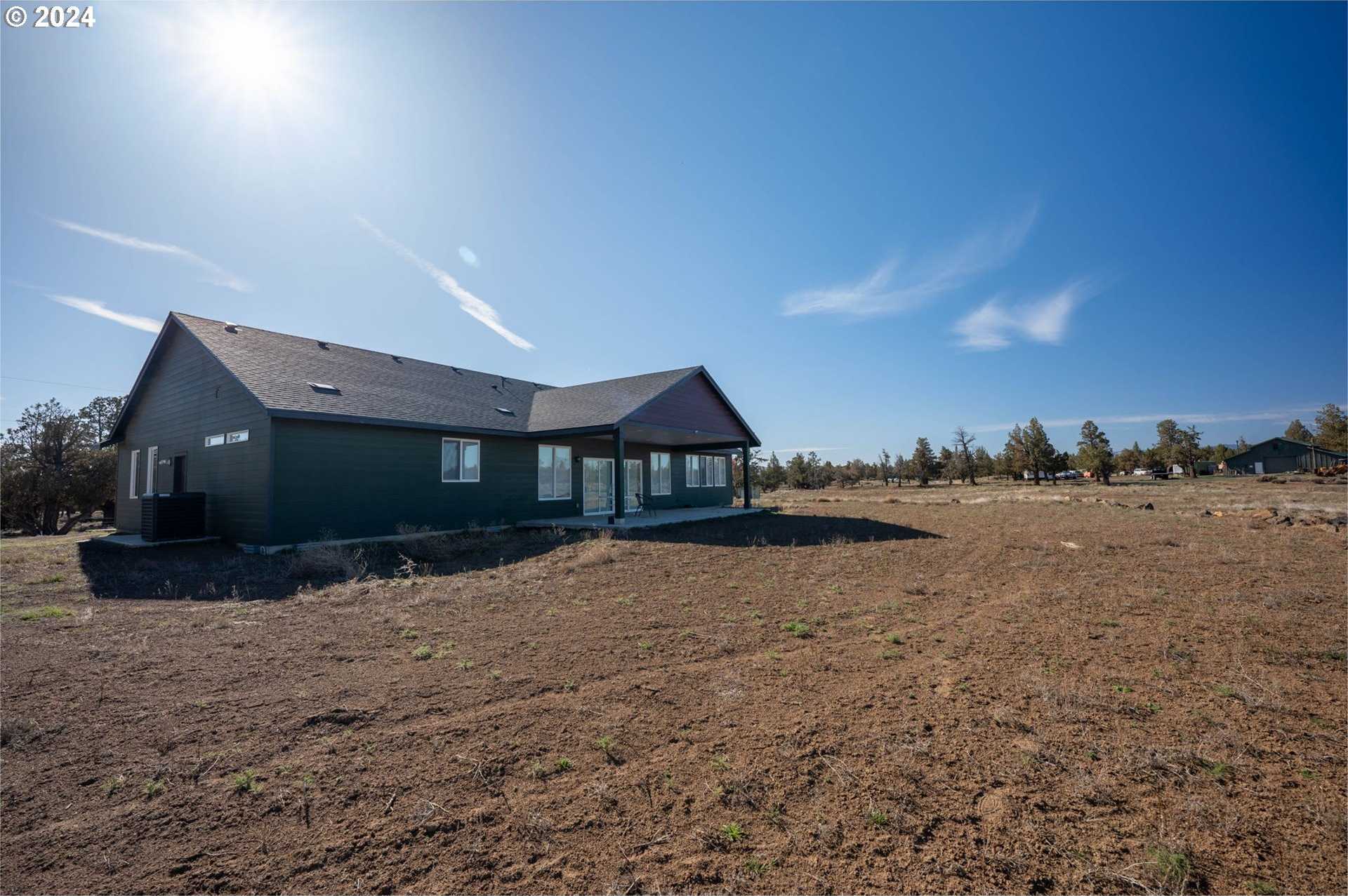 photo 3: 23775 DODDS RD, Bend OR 97701