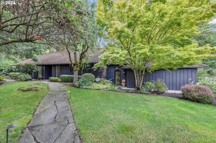 photo 1: 3805 SW 54TH PL, Portland OR 97221