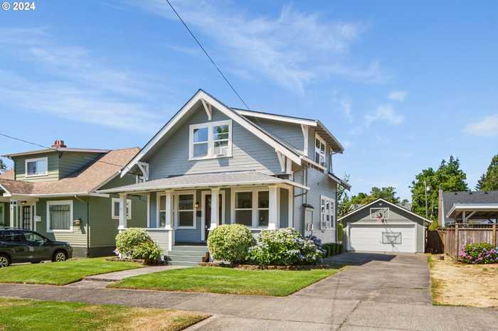 photo 1: 2733 NE 66TH AVE, Portland OR 97213