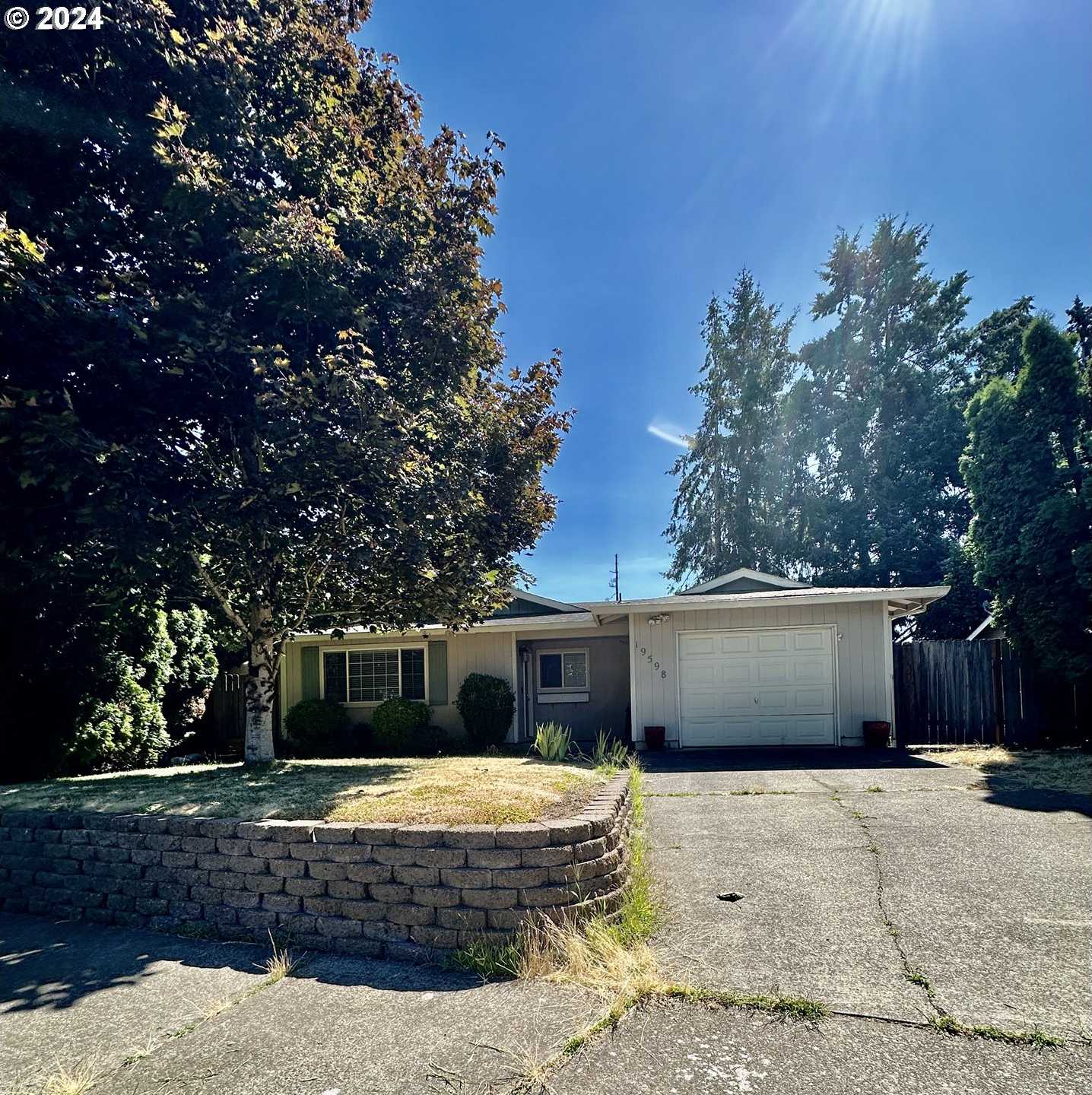 photo 1: 19598 GOOSE LAKE DR, Aurora OR 97002