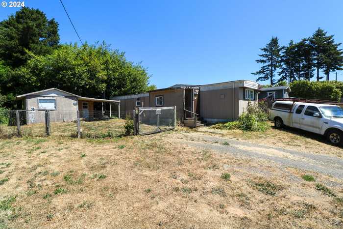 photo 2: 90837 HOLLYWOOD LN, Coos Bay OR 97420