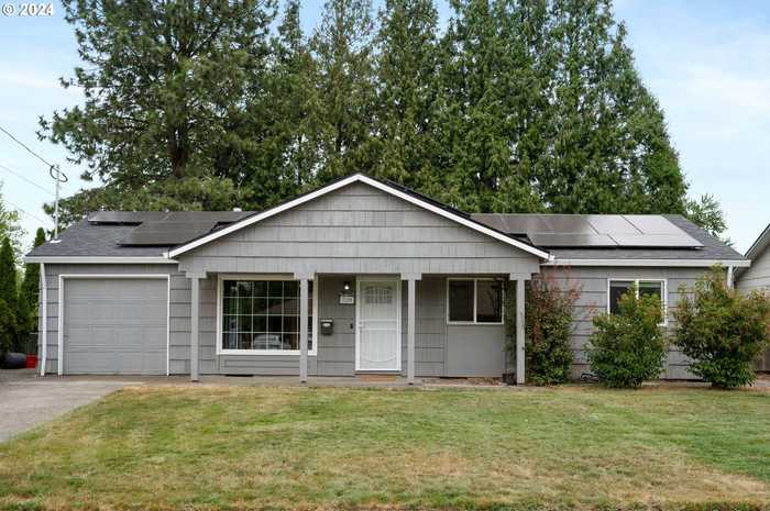 photo 1: 220 SE EVELYN AVE, Gresham OR 97080