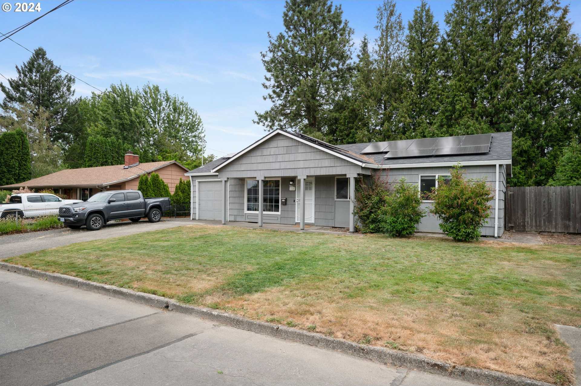 photo 3: 220 SE EVELYN AVE, Gresham OR 97080