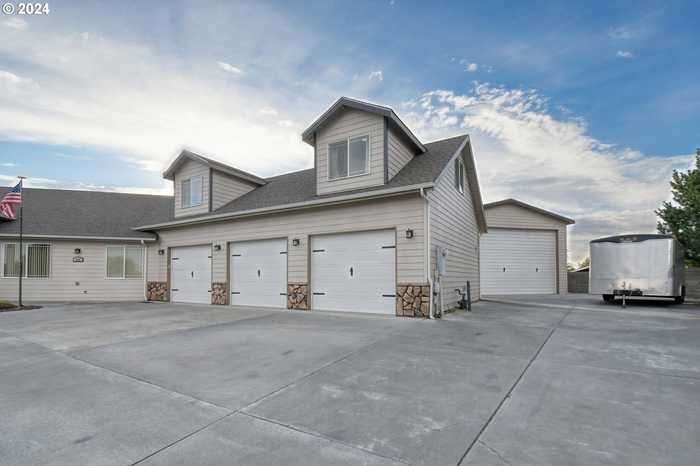 photo 2: 798 W SANDPIPER AVE, Hermiston OR 97838