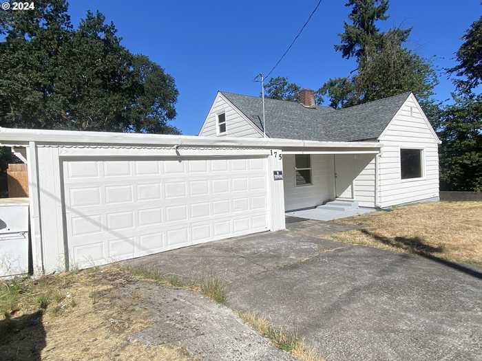 photo 2: 175 S 6TH ST, St Helens OR 97051