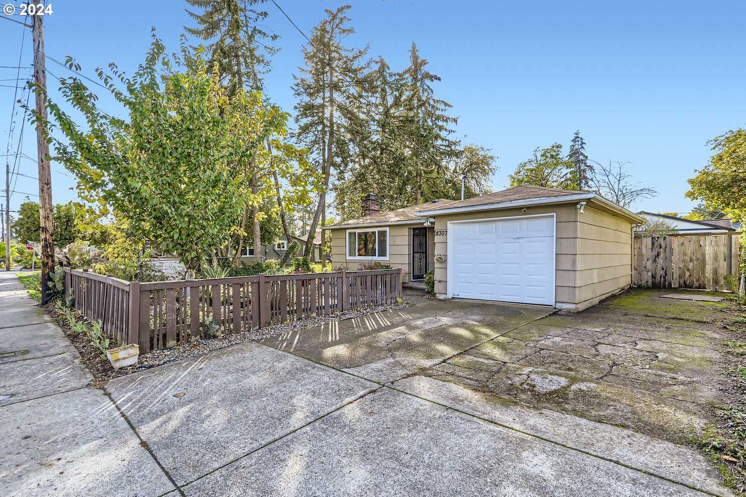 photo 1: 8307 SE 65TH AVE, Portland OR 97206