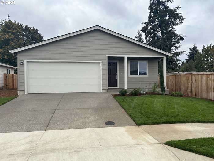 photo 1: 2093 Luna Unit (#5), Lebanon OR 97355