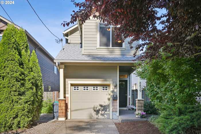 photo 2: 8839 N BURRAGE AVE, Portland OR 97217