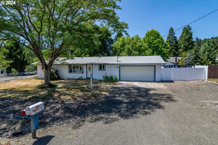 photo 1: 515 ARVILLA WAY, Sutherlin OR 97479